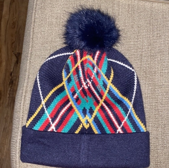 NWT Women's Vera Bradley Knit Pom Beanie - Picture 3 of 4